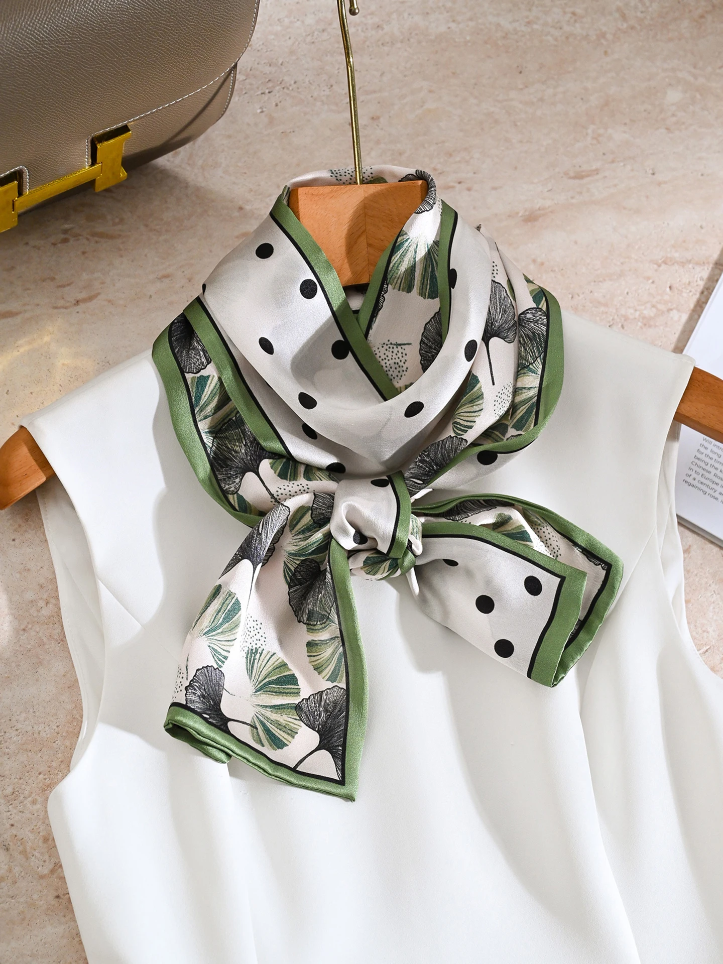 グリーンシルクスカーフ-レディース新作2026-ロングナロー春用薄手ネクタイ-高級感のあるシャツに合う春ファッションアクセサリー