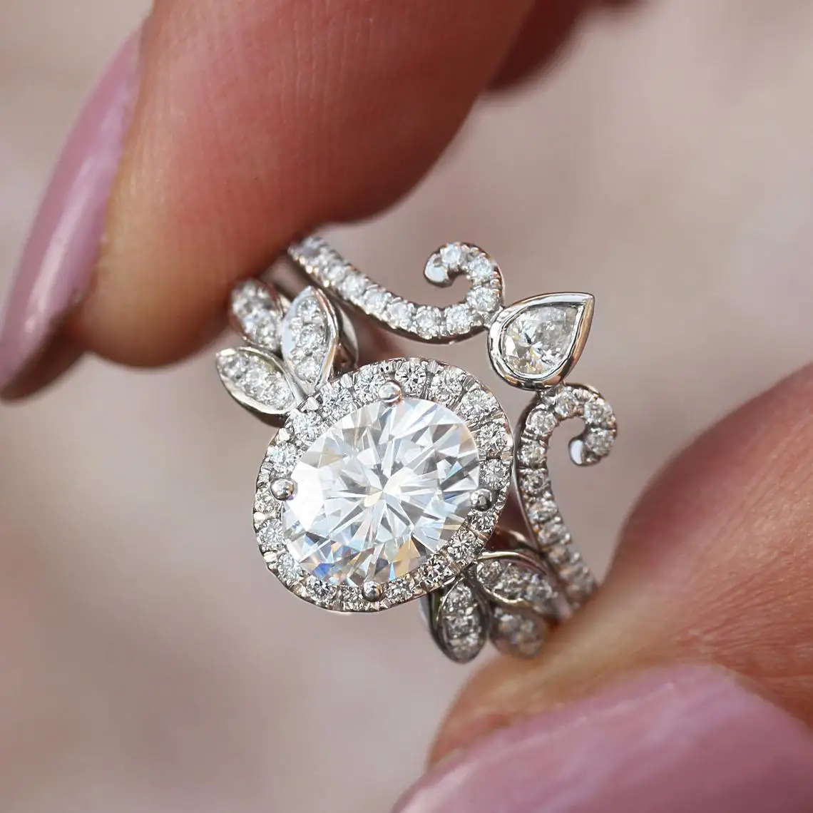 New simulation zircon ring, super flash egg-shaped cut engagement silver ring for women