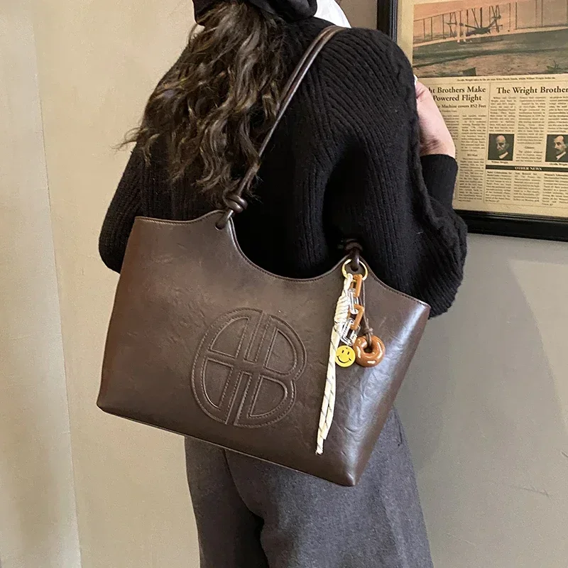 elegant-women's-chain-strap-shoulder-bag-large-capacity-casual-handbag-luxurious-design-portable-shopping-women's-bag