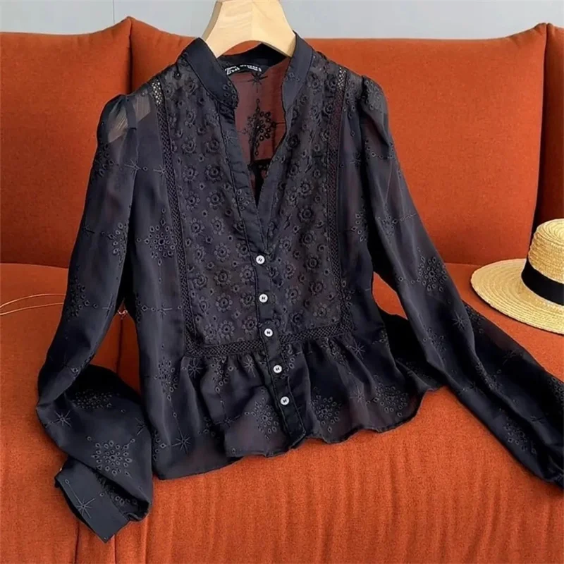

The Drape Is Slightly Sexy And The Black Hollow V-Neck Sweet With Long Sleeves Spring And Summer Shirts And Women's Dresses