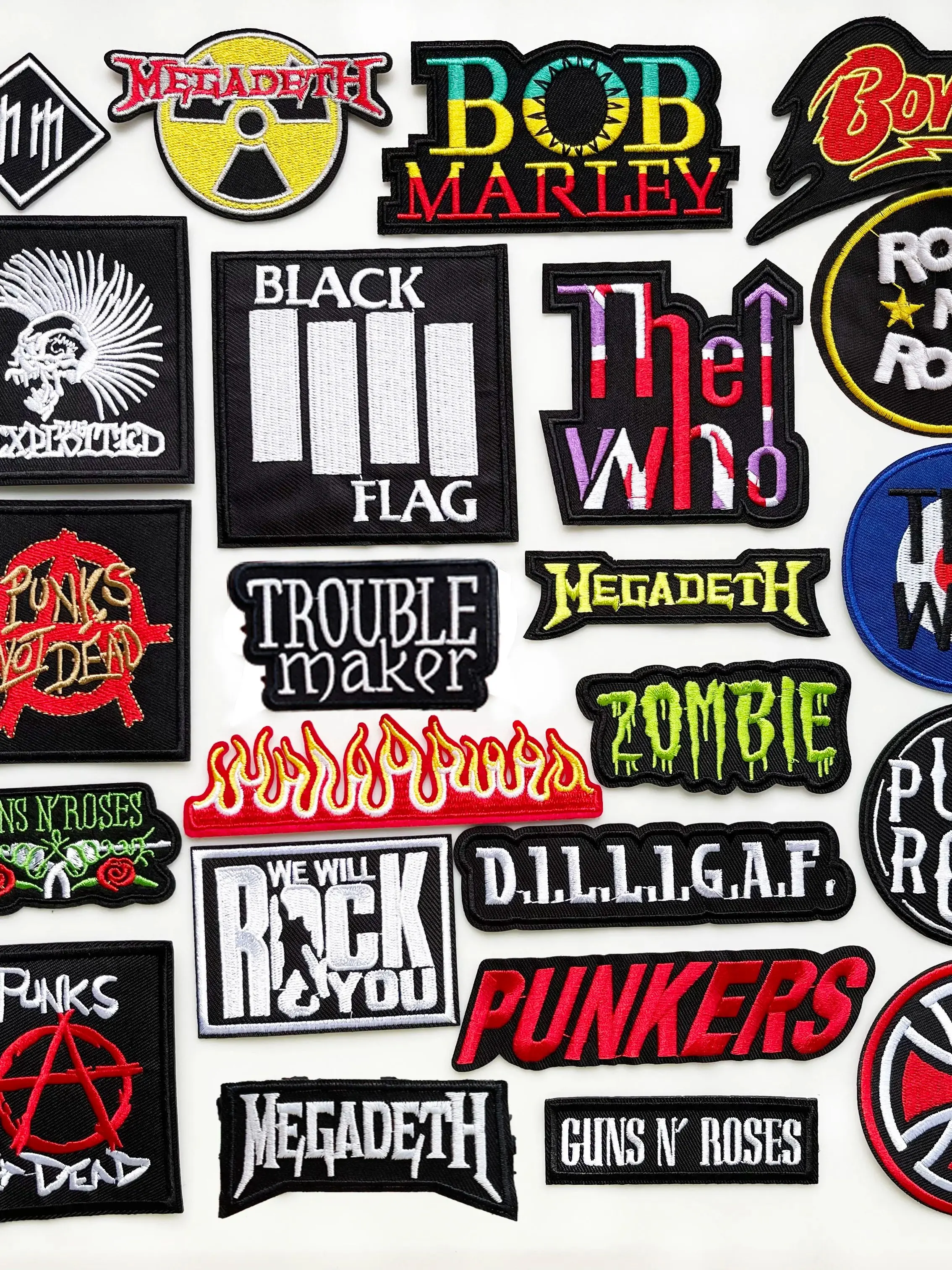 Badges de bande/musique brodés à repasser sur patchs pour accessoires de vêtements T-shirt veste jean autocollants faciles à poser Appliques