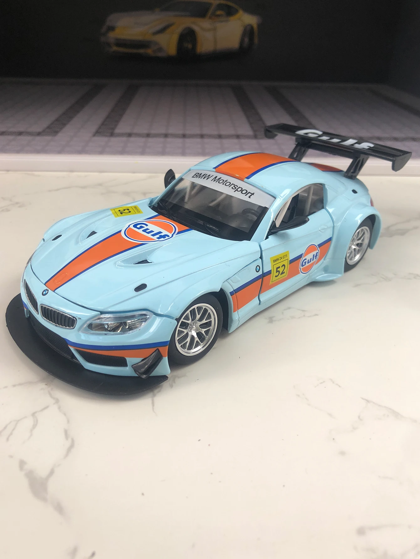 CCA 1:24 Simulation Zinklegierung BMW Z4 GT3 Gulf Modellauto, statisches Ornament, Sammler-Geschenkauto aus Metall