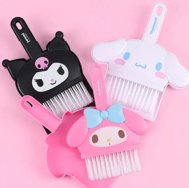 

Sanrio щетка для чистки рабочего стола, маленькая метла, набор совок, щетка для клавиатуры Kuromi Mymelody Cinnamoroll, аниме, мультяшная плюшевая игрушка в подарок