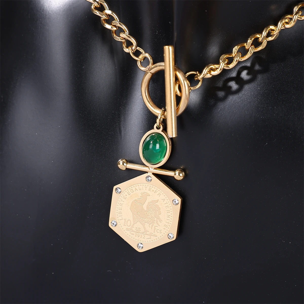 

Fashionable Gold-Plated Pendant Necklace with Turquoise Versatile Classic Style Holiday Gift Neutral Accessory