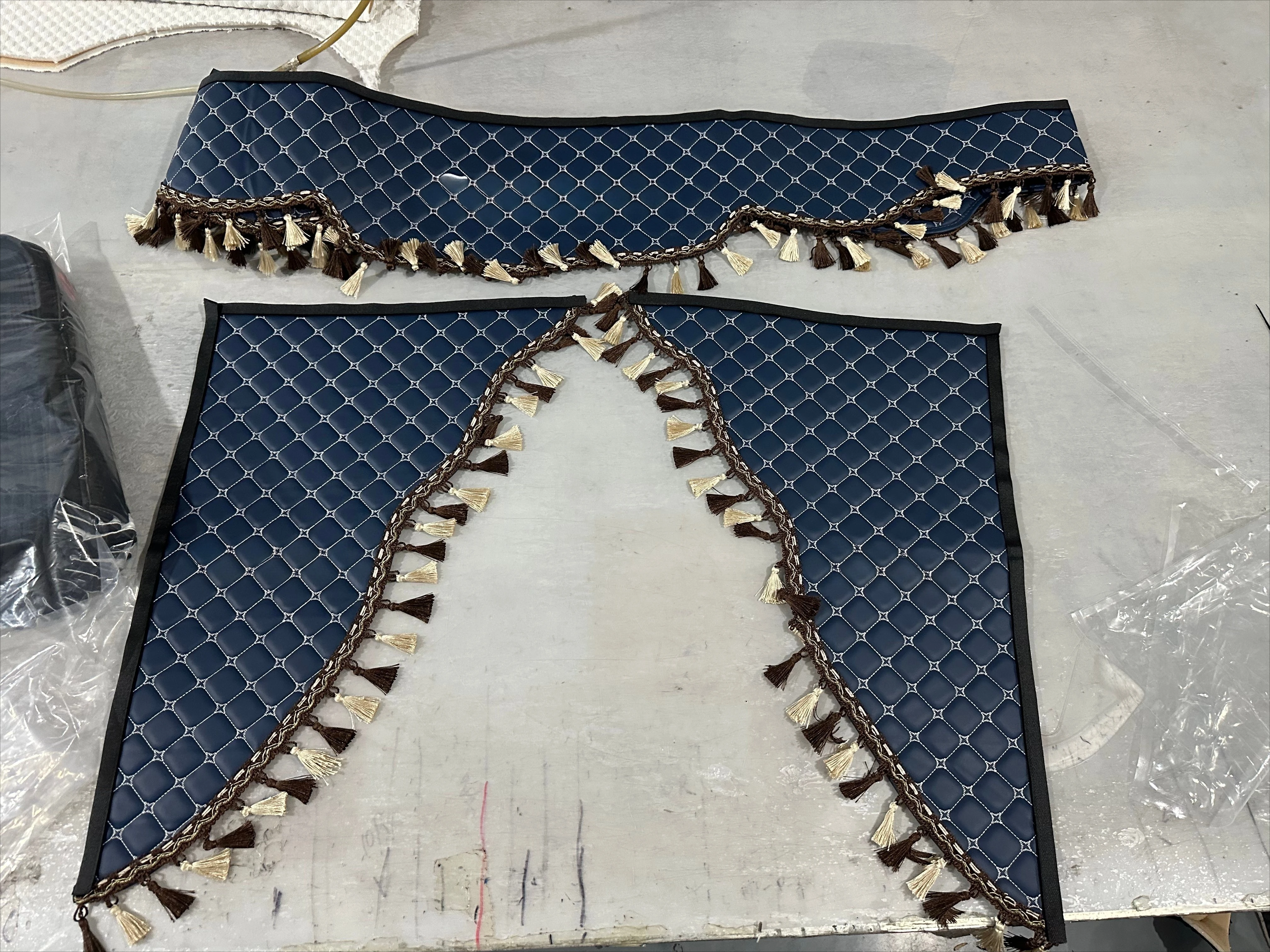 Truck Accessories Factory Direct Rownfur Luxury Interior Kits Model KC PVC 3 Pcs Full Set Curtains For DAF XF XG/HOWO/MAN view 2