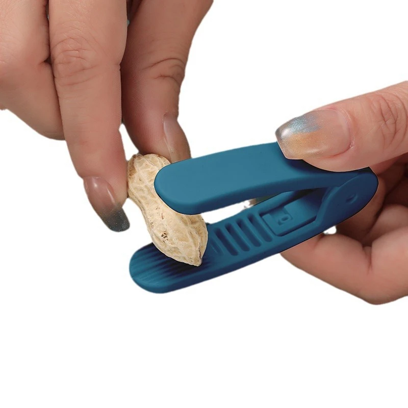 New-1PC Random Peanut Crackers Multifunction Nut Peeling Tool Peanut Peelers Clip Mouth Gag Badam Shell Opening Tool Peeler