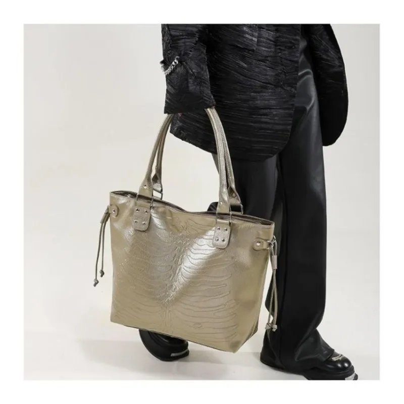 حقيبة كتف أفقية مربعة سوداء كلاسيكية للنساء ذات سعة كبيرة حقيبة يد كروس للسيدات حقيبة ساعي الأعمال غير الرسمية