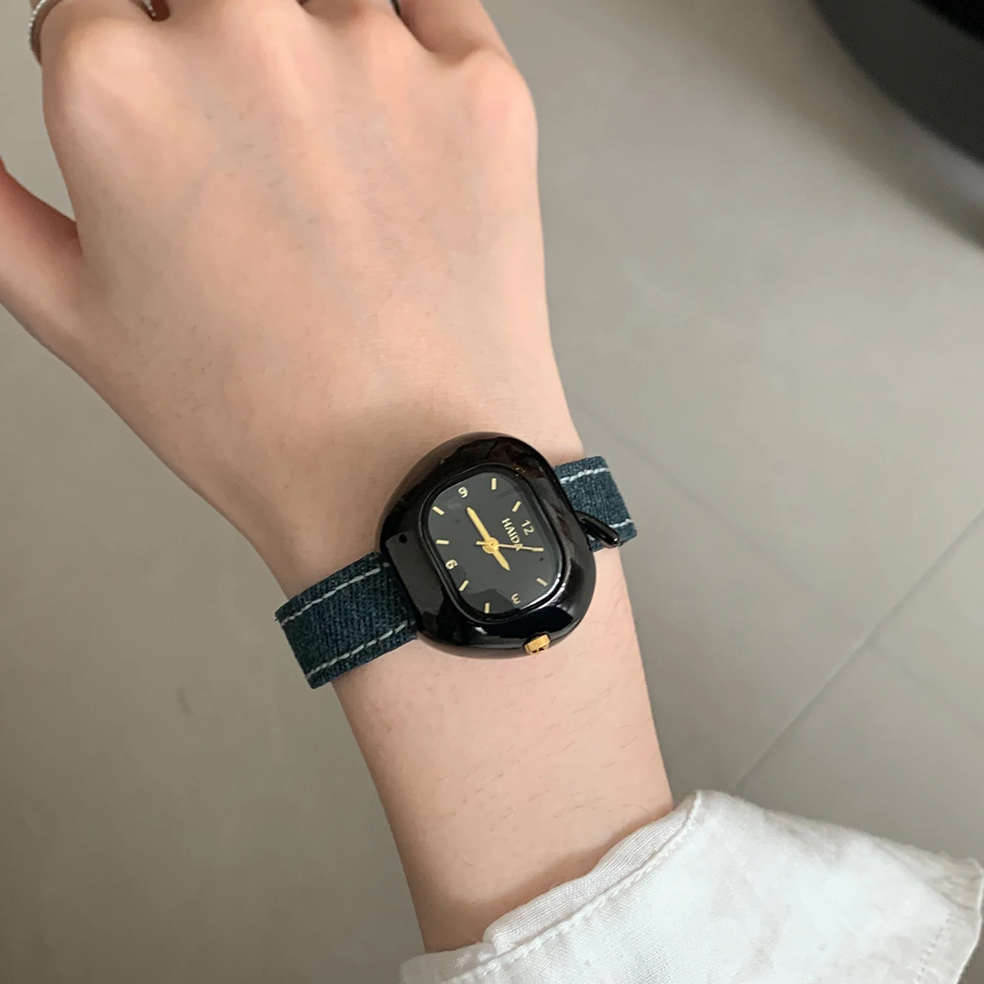 2026 New Arrival Irregular Shape Design Watch Niche Personality Fashion Trend Female Quartz Watch Birthday Gift Accessories