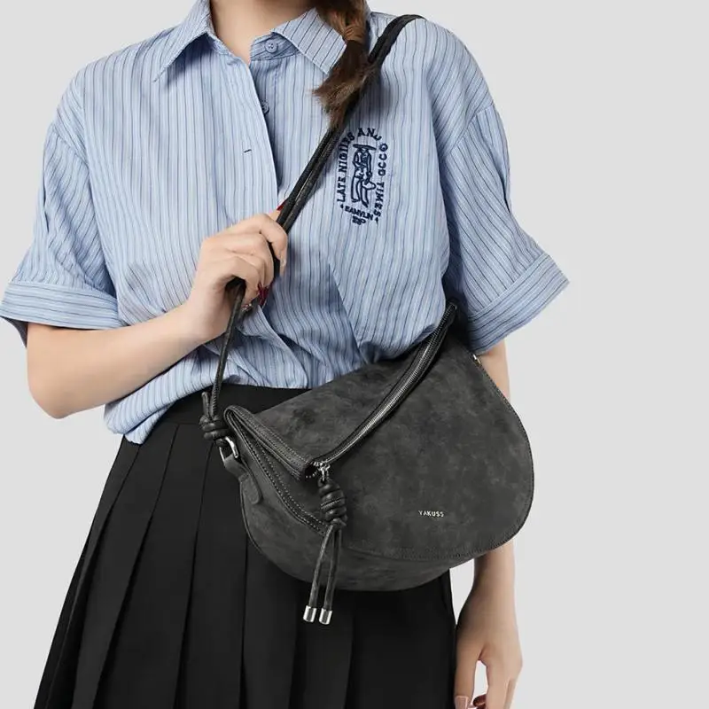 

2025 New Famous Brand Designer's Asymmetrical Shoulder Bag For Women Tide Light Luxury Fashion Personalized Crossbody Bag Trendy