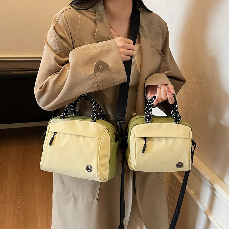 

Женская сумка через плечо 2025 года — текстурированный нейлоновый материал, дизайн с цветными блоками, повседневная портативная сумка/плечо