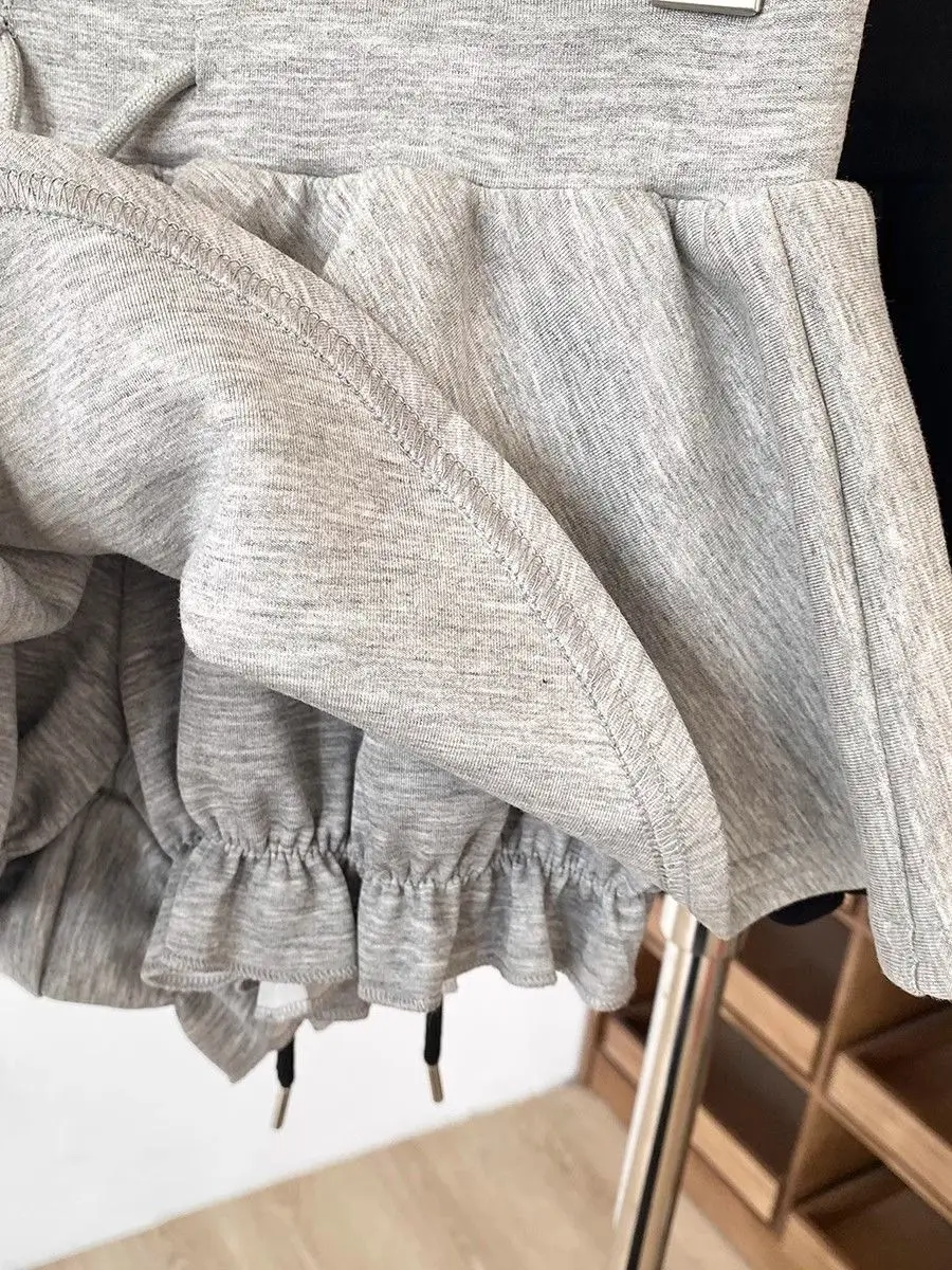 تنورة رياضية كورية غير منتظمة للسيدات صيفية جديدة عالية الخصر رمادية برباط Y2k تنورة قصيرة