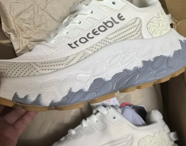 

New wear-resistant comfortable professional breathable track and field running shoes sprinting shoes casual shoes marathon shoes