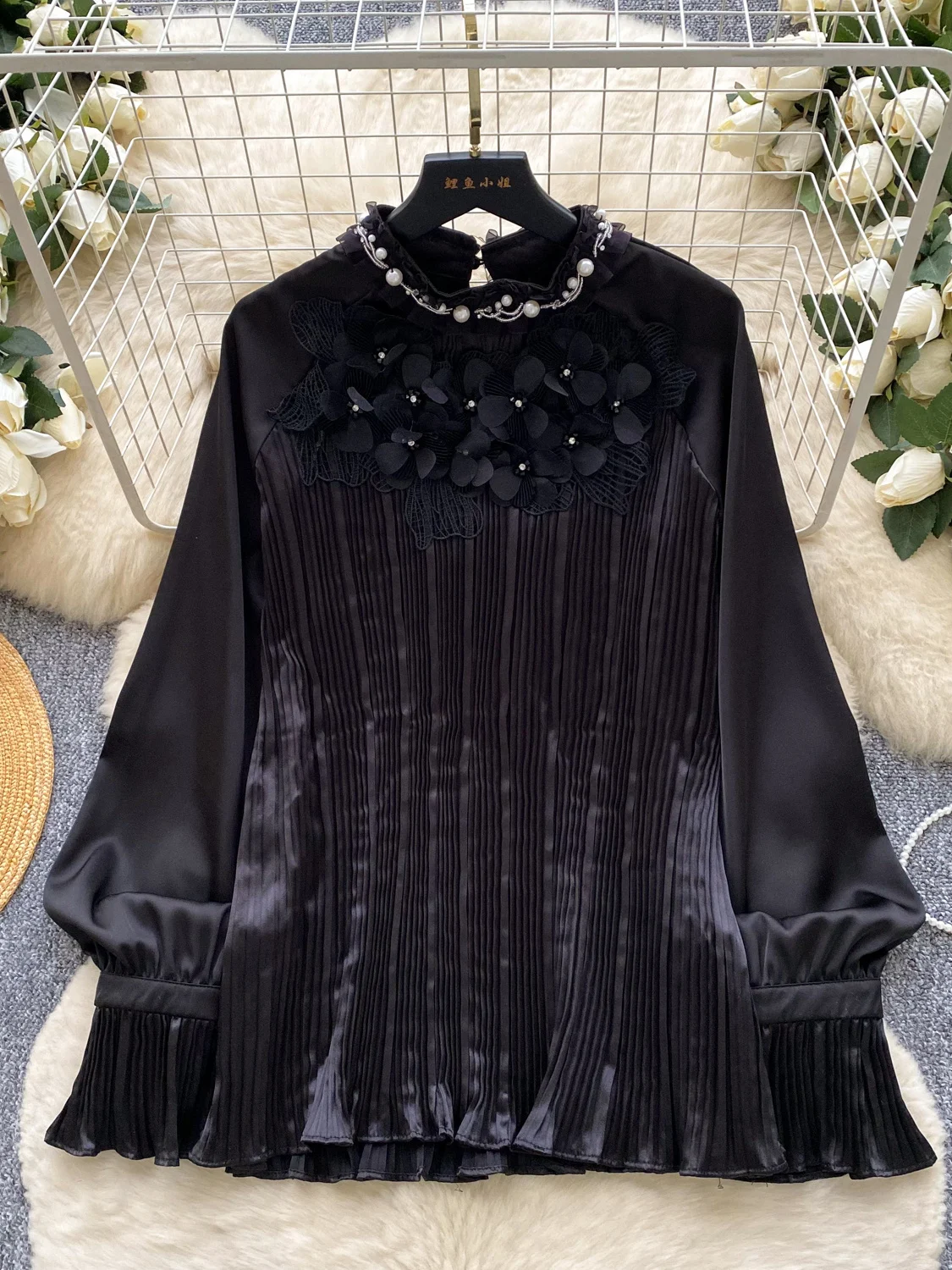 Ele Long Sve Cetim Plissado Diamante Embelezado Floral irt Feminino Faionable Versátil Top para deslocamento de outono