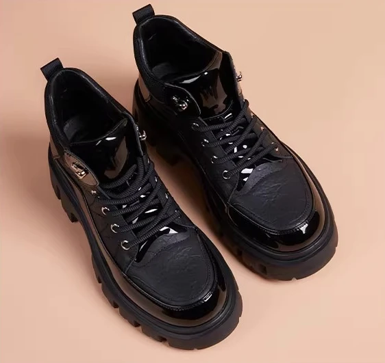 2025 Herfst Winter Nieuwe Mannen Dikke Zolen Korte Zwarte Werklaarzen Britse Stijl Echt Leer Hoogte Toenemende Heren laarzen