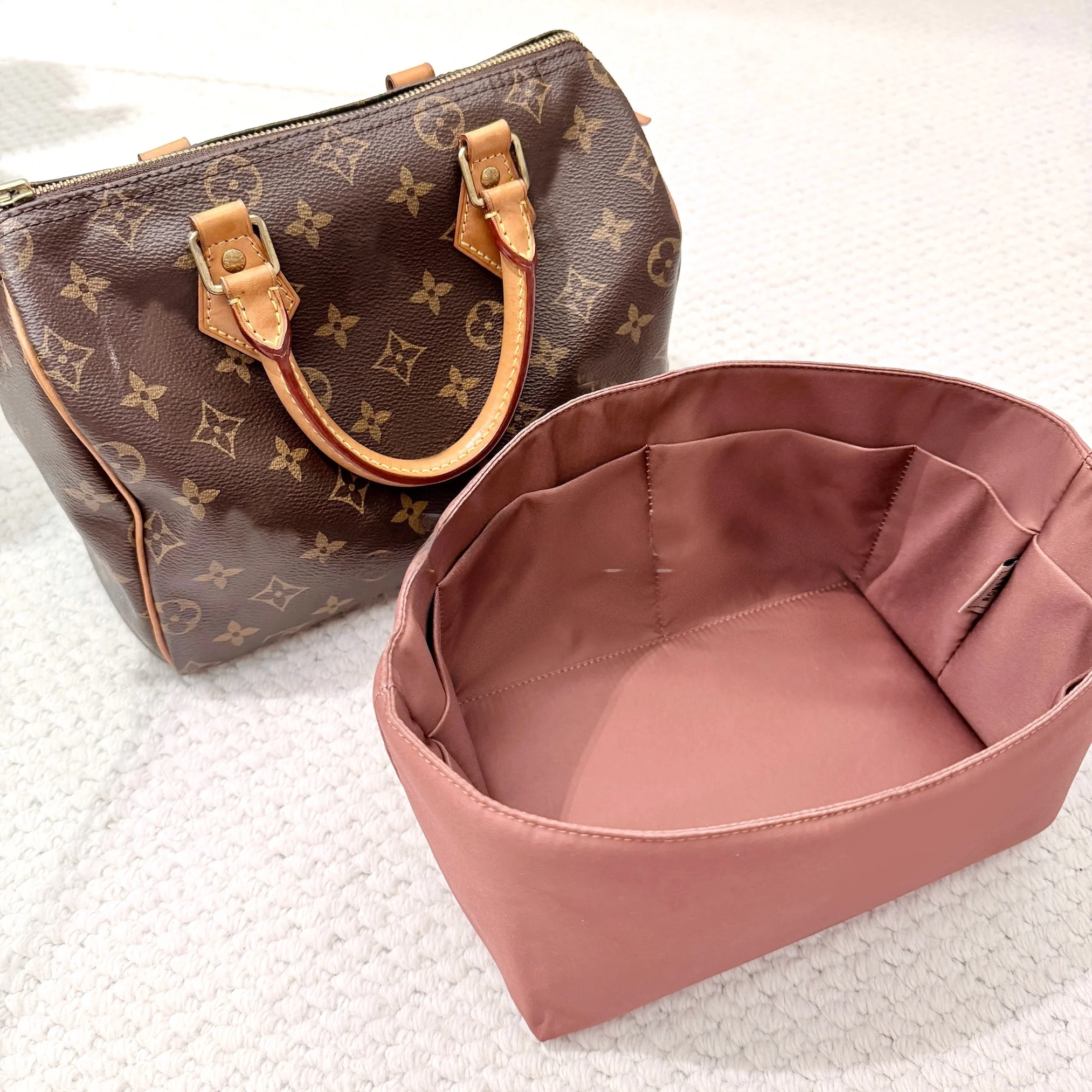 

Сумка-органайзер ROBEE Satin Boston Pillow Bag: Простая структурированная косметичка-органайзер для хранения мелочей