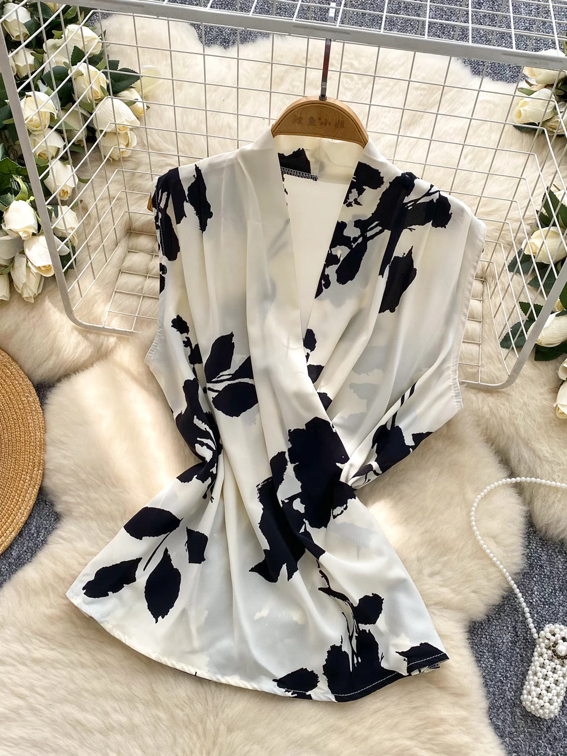 

Casual Floral Print Women's irt Summer 2025 Svel V-Ne Crossed Design Loose Fit Korean Sle Faion Sensation