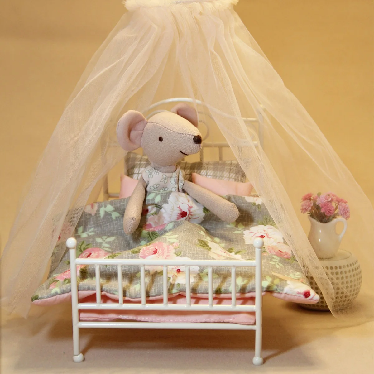 1:8-1:12 miniature furniture L-16cm iron bed with 3-piece bedding set and bed curtain suitable for mini house decoration view 5