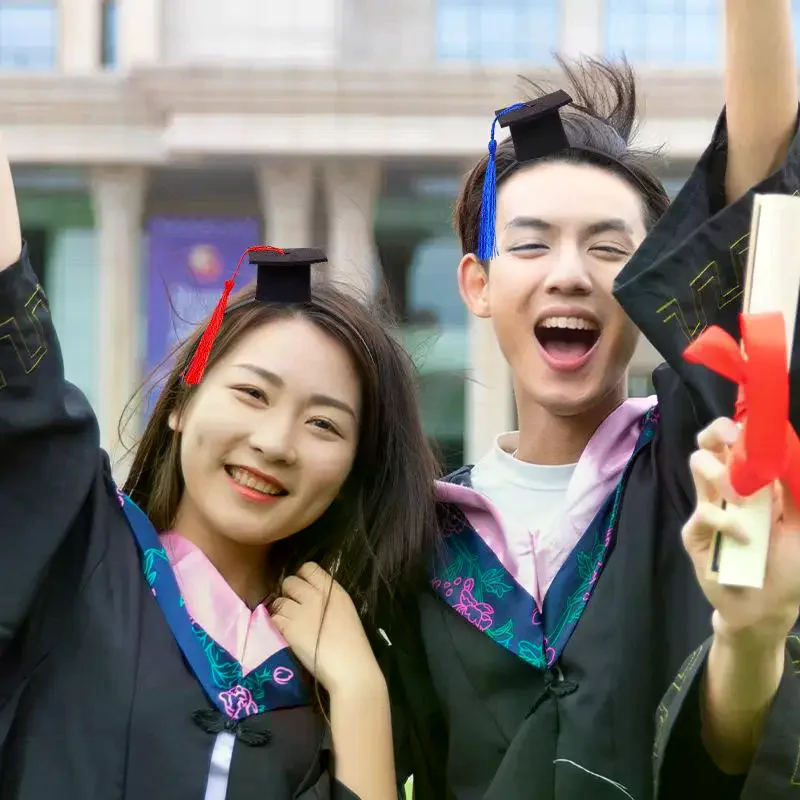2 Peças de Adorno de Cabelo para Formatura: Clipe de Chapéu Doutoral Miniatura com Borla e Tiara Estereoscópica para Festa de Formatura