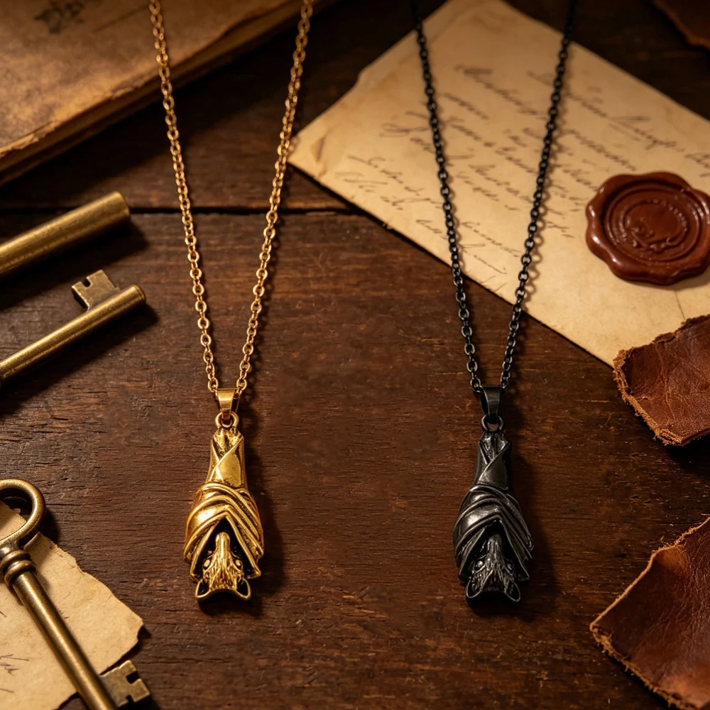 The bat pendant is wrapped in three-dimensional fabric, with a vintage distressed texture. Available in gold, silver, and black colors, it features a cool dark style and is suitable for both men and women to wear as an accessory for everyday street fashion