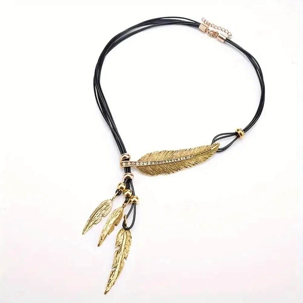 Vintage Metal Feather Design Pendant Necklace Bohemian Vocation Style Alloy Jewelry Creative Holiday Necklace