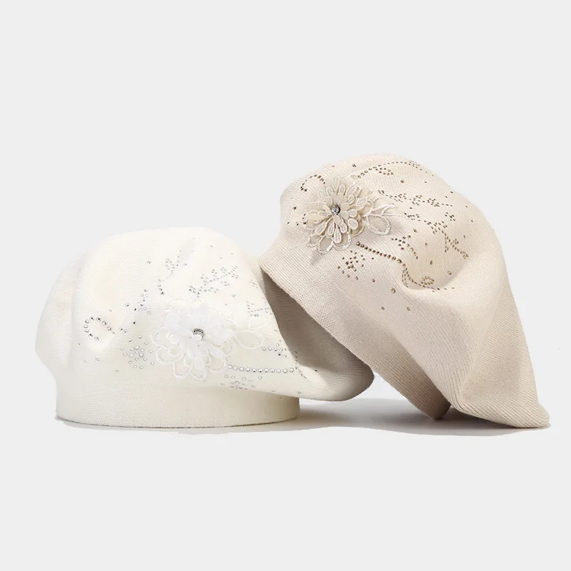 Fedoras Women Retro Stamping Drill Small Flowers Knitted Bud Cap Literary Small Fresh Fashion Painter Cap Winter Beret Hat