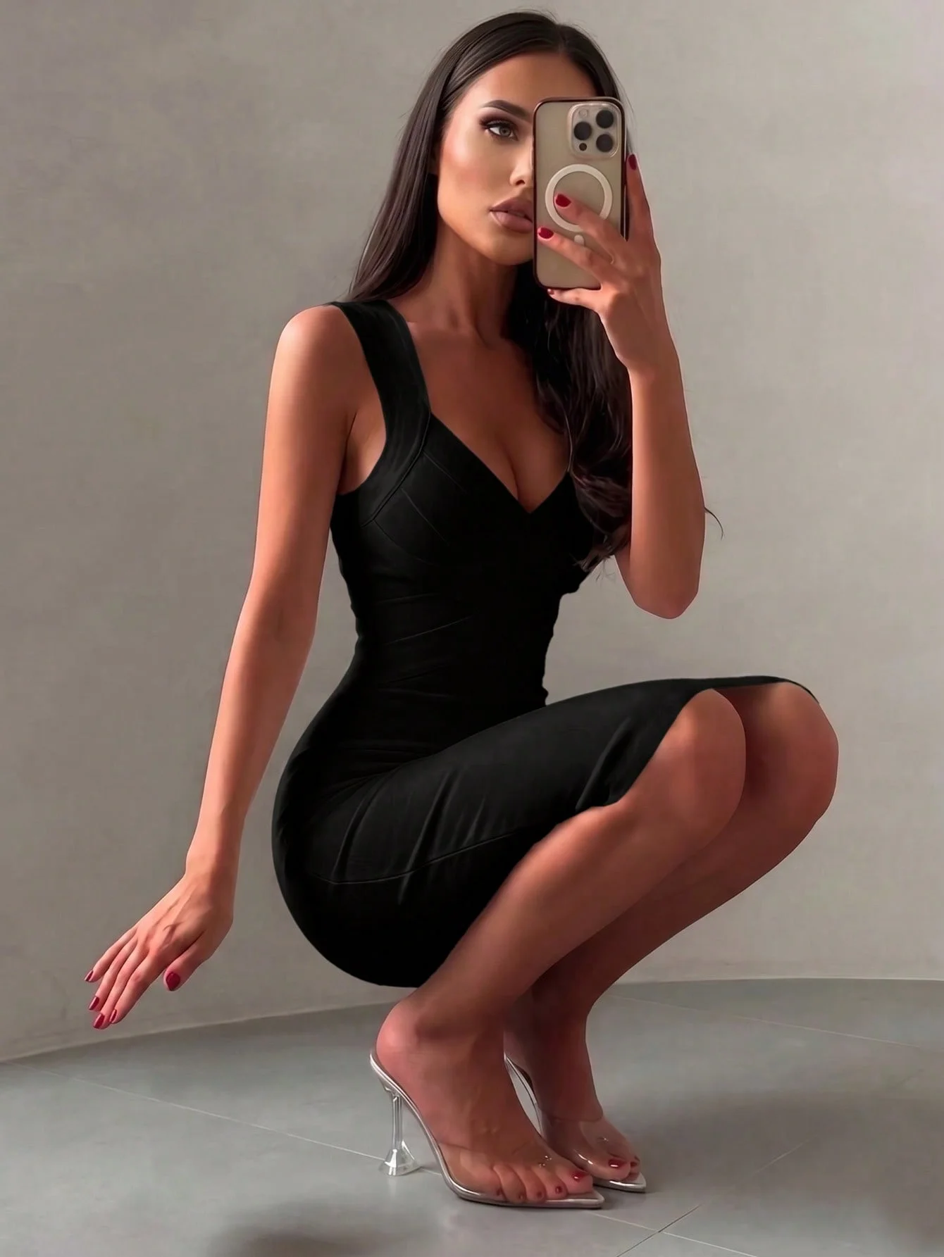 Sommermode Sexy Elegantes Spaghetti-Trägerkleid mit V-Ausschnitt, Figurbetontes Geripptes Knielanges Bandage-Kleid in Schwarz für Abendveranstaltungen – Detail 3