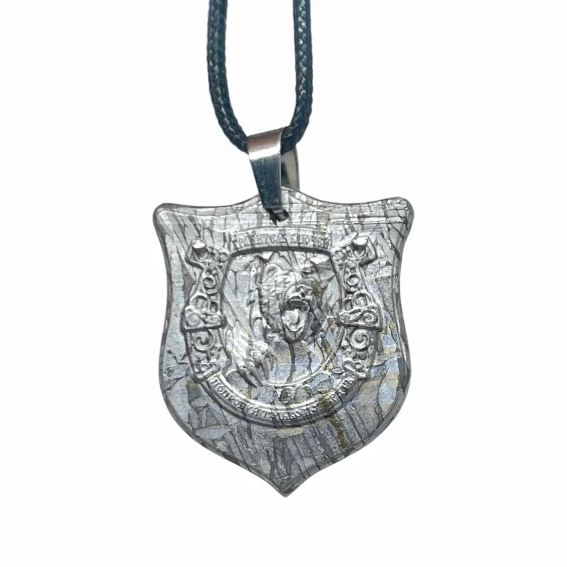 Muonionalusta Iron Meteorite Pendant Hand Carved Shield Wolf Head Relief Pattern Necklace Collectible Mineral Jewelry- LK322