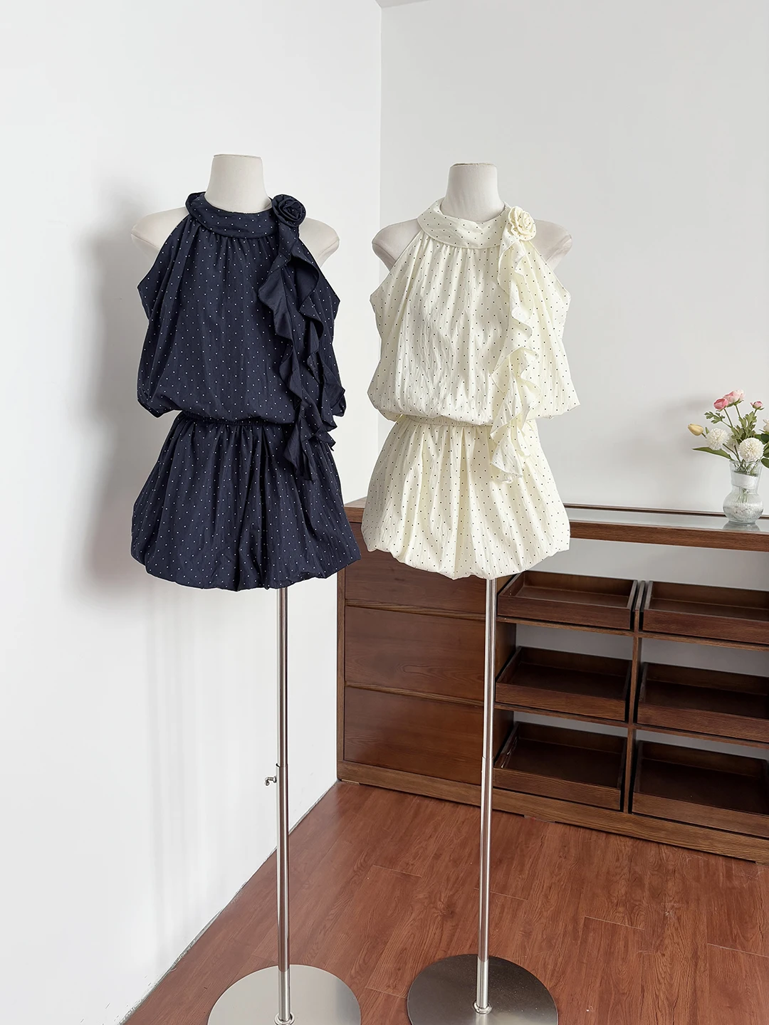 

Summer 2026 Gentle Style Sweet Polka Dot Vest High Waist Flower Bud Skirt Set Women's Fashion Ensemble High Waist round Dot P...