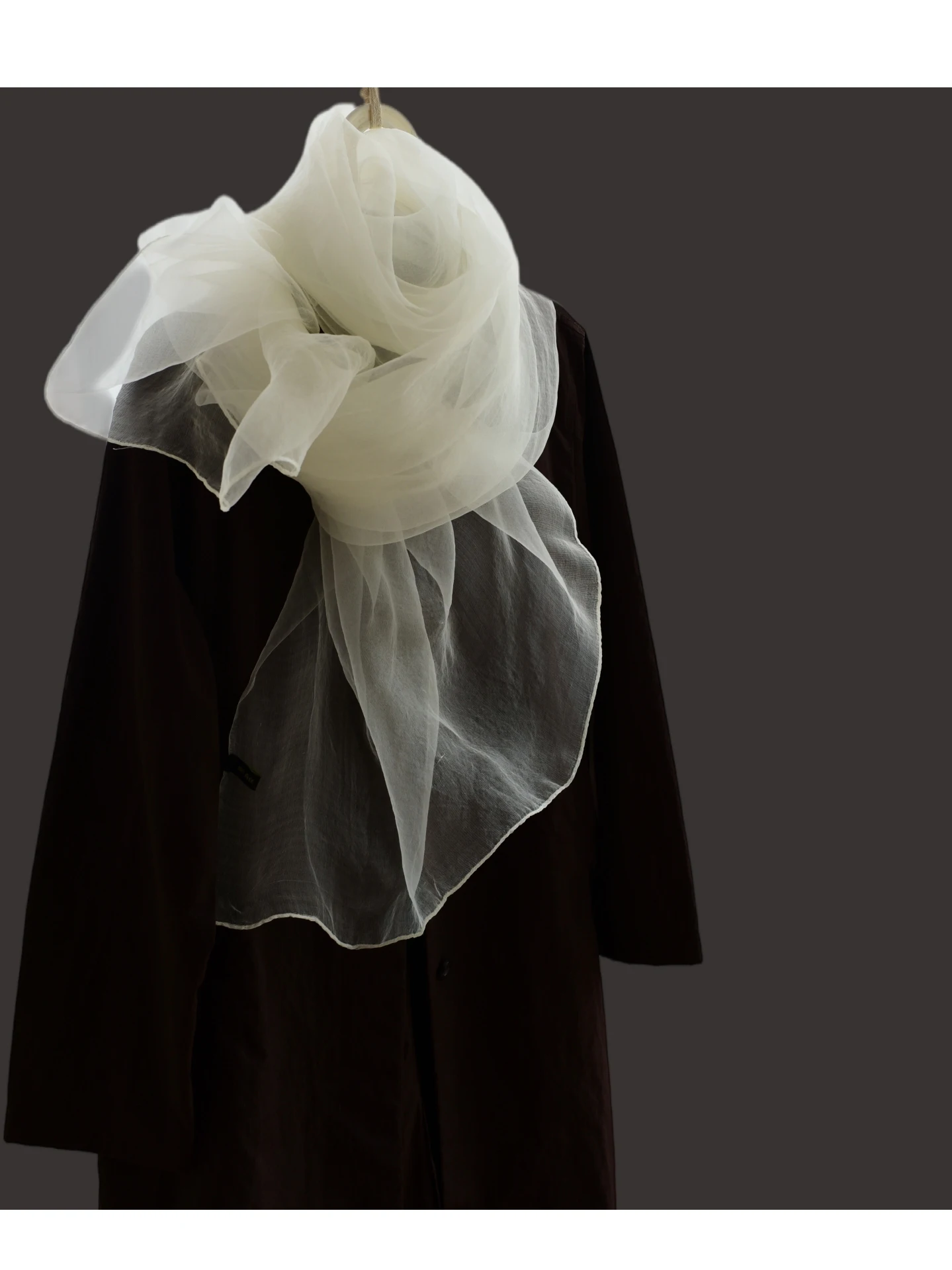 maito-シルクスカーフ-エレガントに流れるような旅行写真風-タッセルエッジ-無地カラー-あらゆる年齢層に適した-夏秋用ウェア