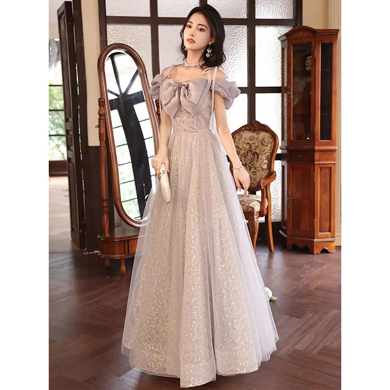 ชุดราตรีผู้หญิงแบบใหม่ ตกแต่งโบว์ สายรัด แต่งแขนพอง ประดับกลิตเตอร์ สไตล์หวาน เหมาะสำหรับงานเลี้ยง งานสอบ หรือการแสดง