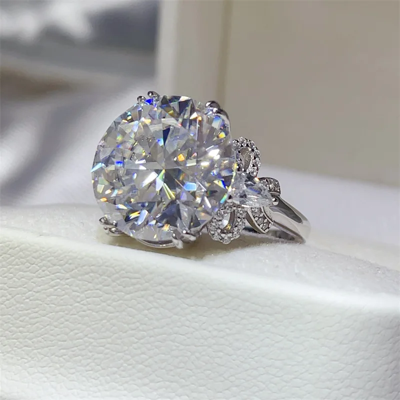 Elegant Moissanite PT950 Platinum 10 Carat Butterfly Four-Claw Ring for Women, high-end accessory to enhance feminine charm