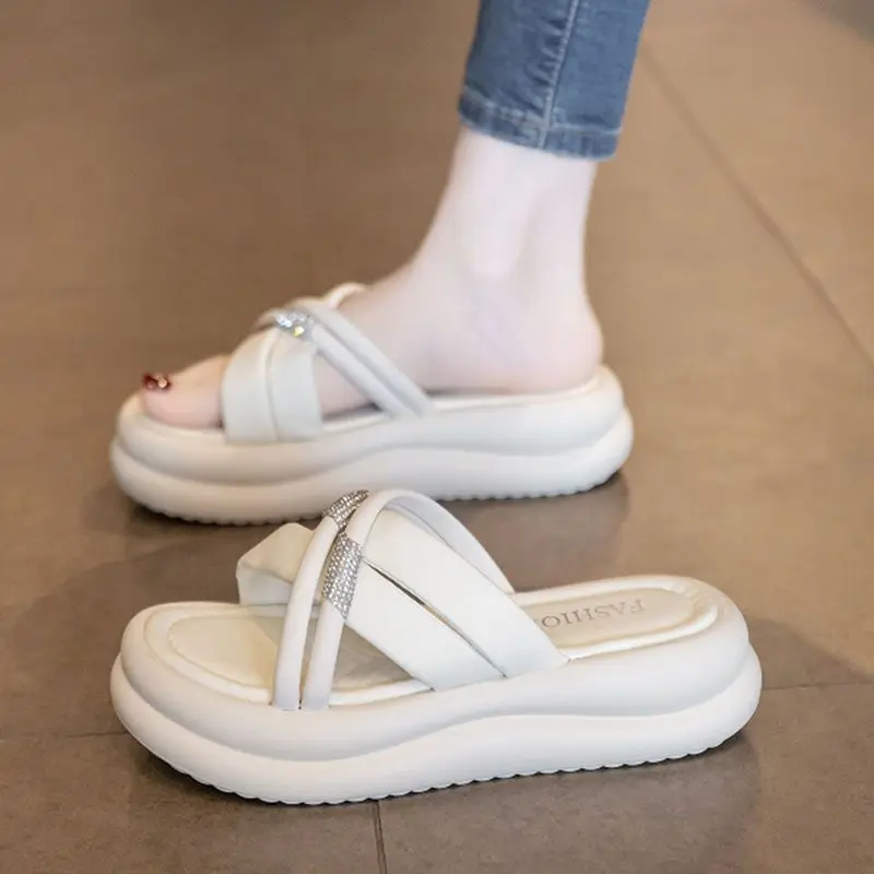 

Women's Summer Outdoor Sandals Hot Sale of The Season New Korean Version Thick Heel Diamond Embellished Flat Slippers