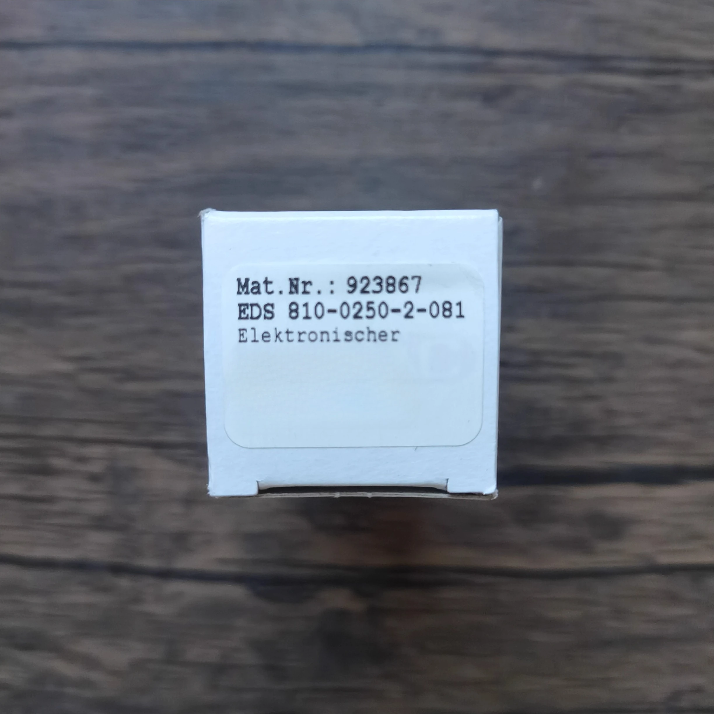 

Совершенно новый оригинальный датчик EDS 810-0250-2-081, точечная продажа