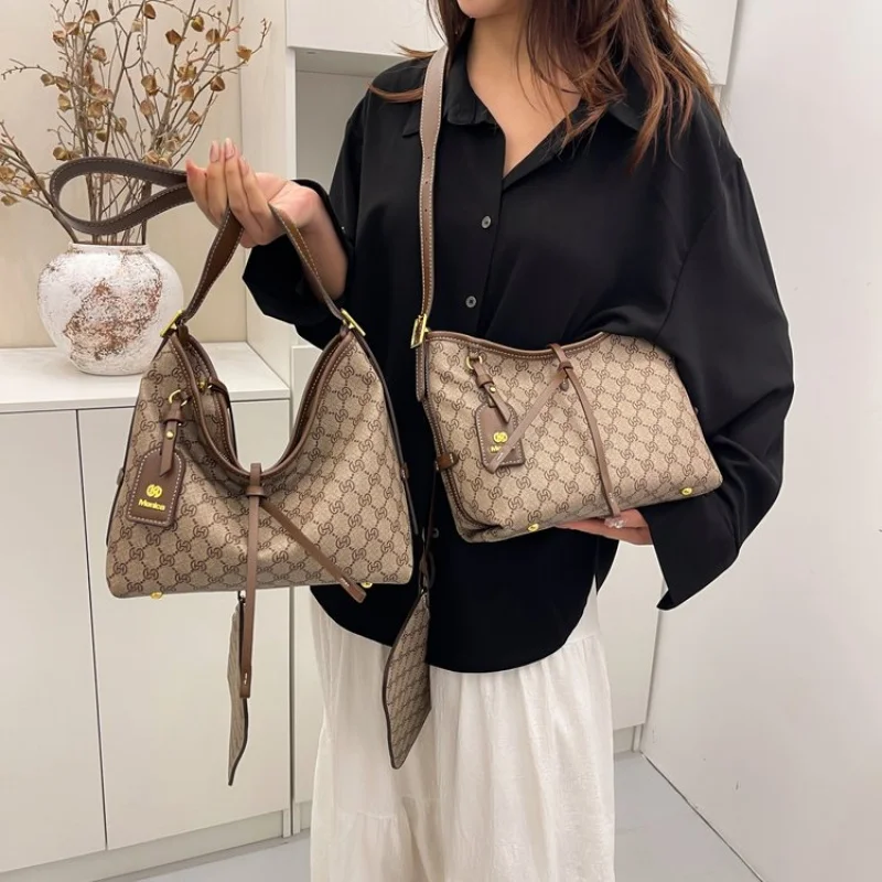 

Stylish Ladies Crossbody Bag Made Of Durable Leather Popular Design For Everyday Fashion And Comfort