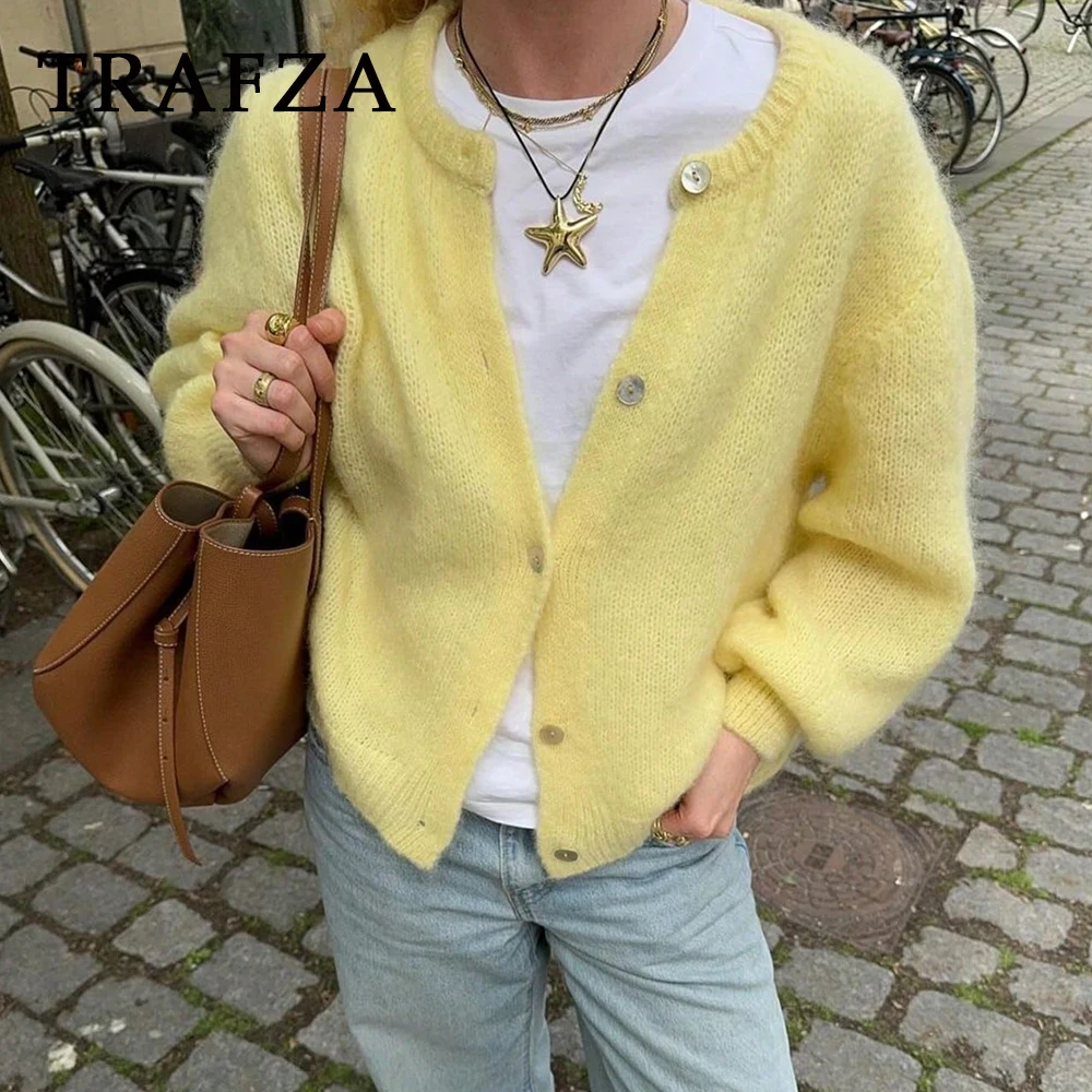 

TRAFZA Chic Casual 2025 Knit Women Yellow Vintage Sweaters O-Neck Knitwear Streetwear Single Breasted Chic Elegant Mujer Outwear