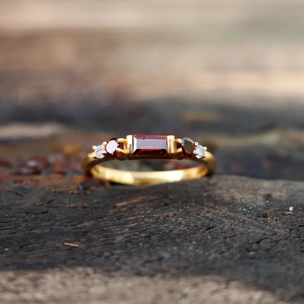 

2025 European and American Original New Product S925 Pure Silver Exquisite Inlaid Red Zircon Square Ring Women's Classic Gift