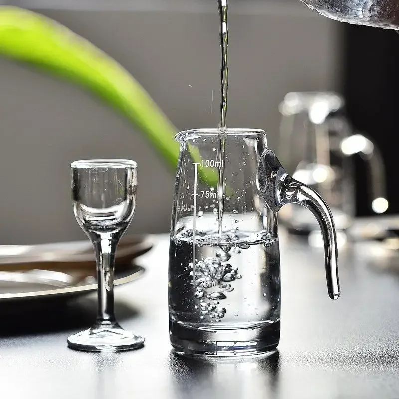 Baijiu glass set, vodka glass, one pot and one glass, small size single-spout high-leg glass with scale