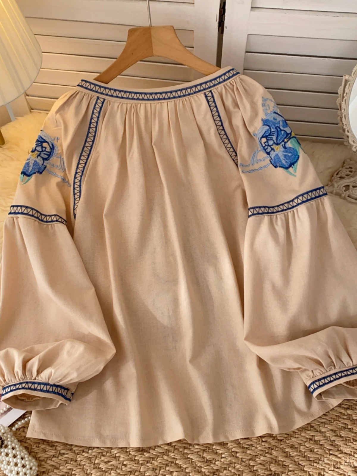 

Ele Embroidered Heavy Work round Ne irt Women's Loose Casual Long Sve Top Lantern Sve Autumn Faion Commute Sle