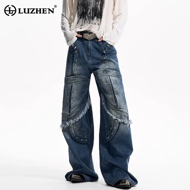 

LUZHEN Burr Edge в стиле пэчворк с заклепками и металлическими украшениями, прямые модные джинсовые брюки для мужчин, новинка 2025 года, уличные мужские джинсы JY5725