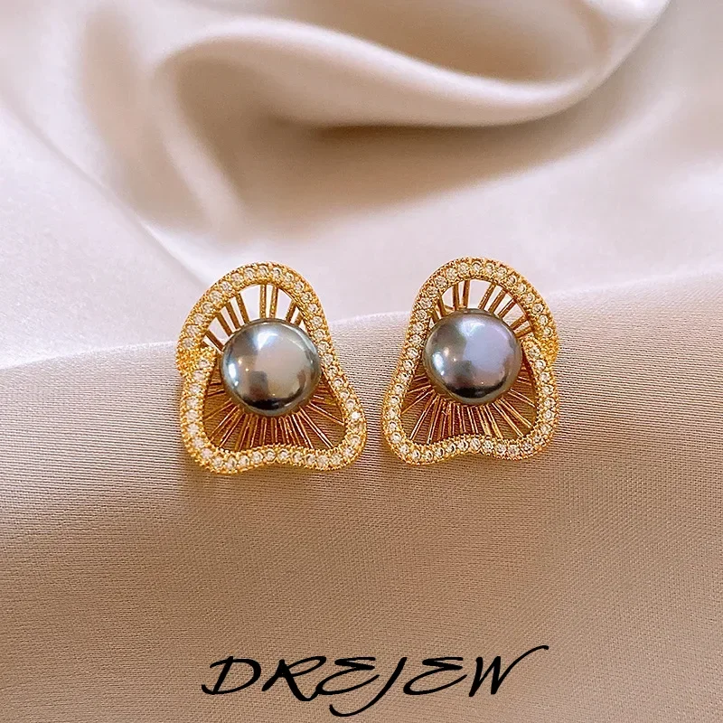 

DREJEW Hollow Out Irregular Pearl Earrings for Women Retro 2025 Korean Fashion Studs Temperament Girls Luxury Designer Jewelry