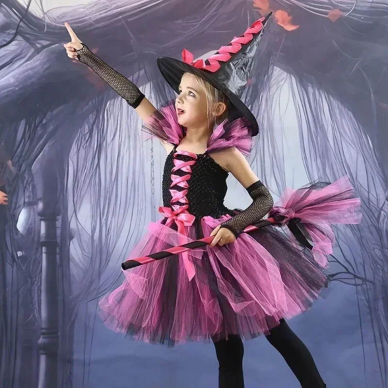 Kinder-Halloween-Kostüm für Mädchen im Hexenstil mit Tutu, Hut und Besen für Themenpartys, Karneval und Rollenspiele. – Detail 9