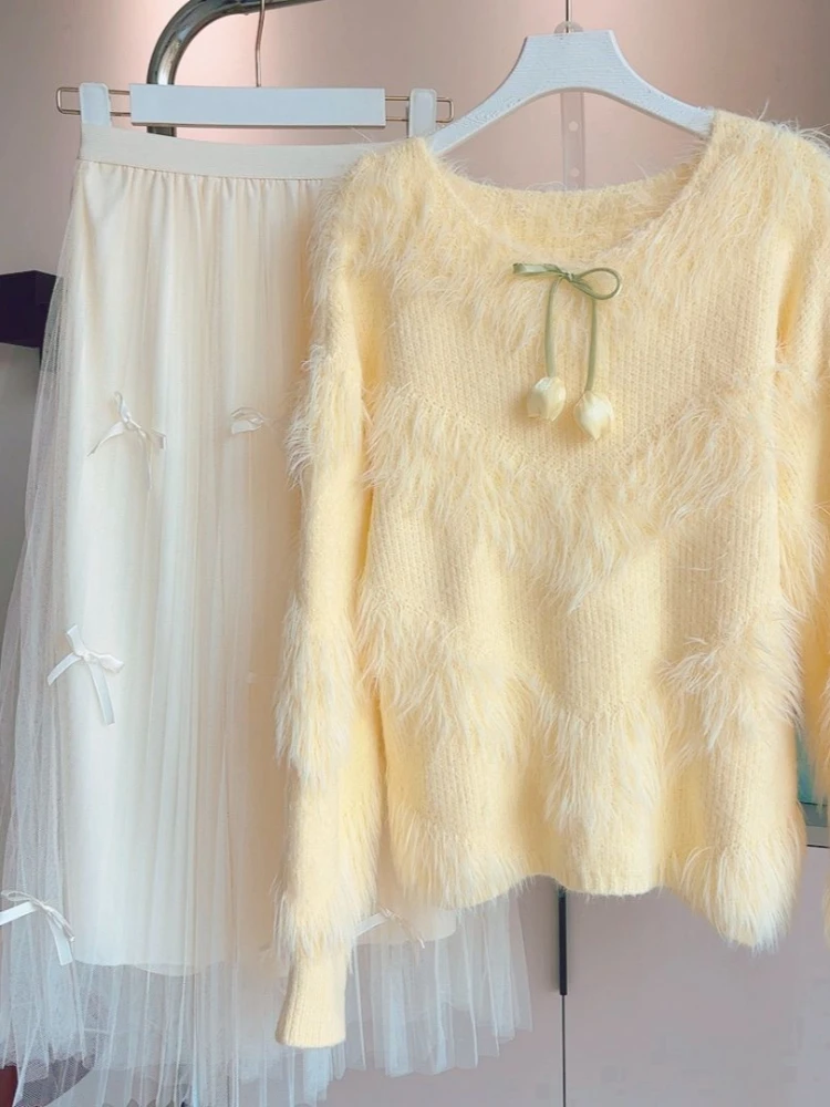 

Корейский милый стильный комплект из двух предметов, модный элегантный желтый вязаный свитер + кружевная юбка с бантом, женские теплые наряды на осень-зиму 2023 г.