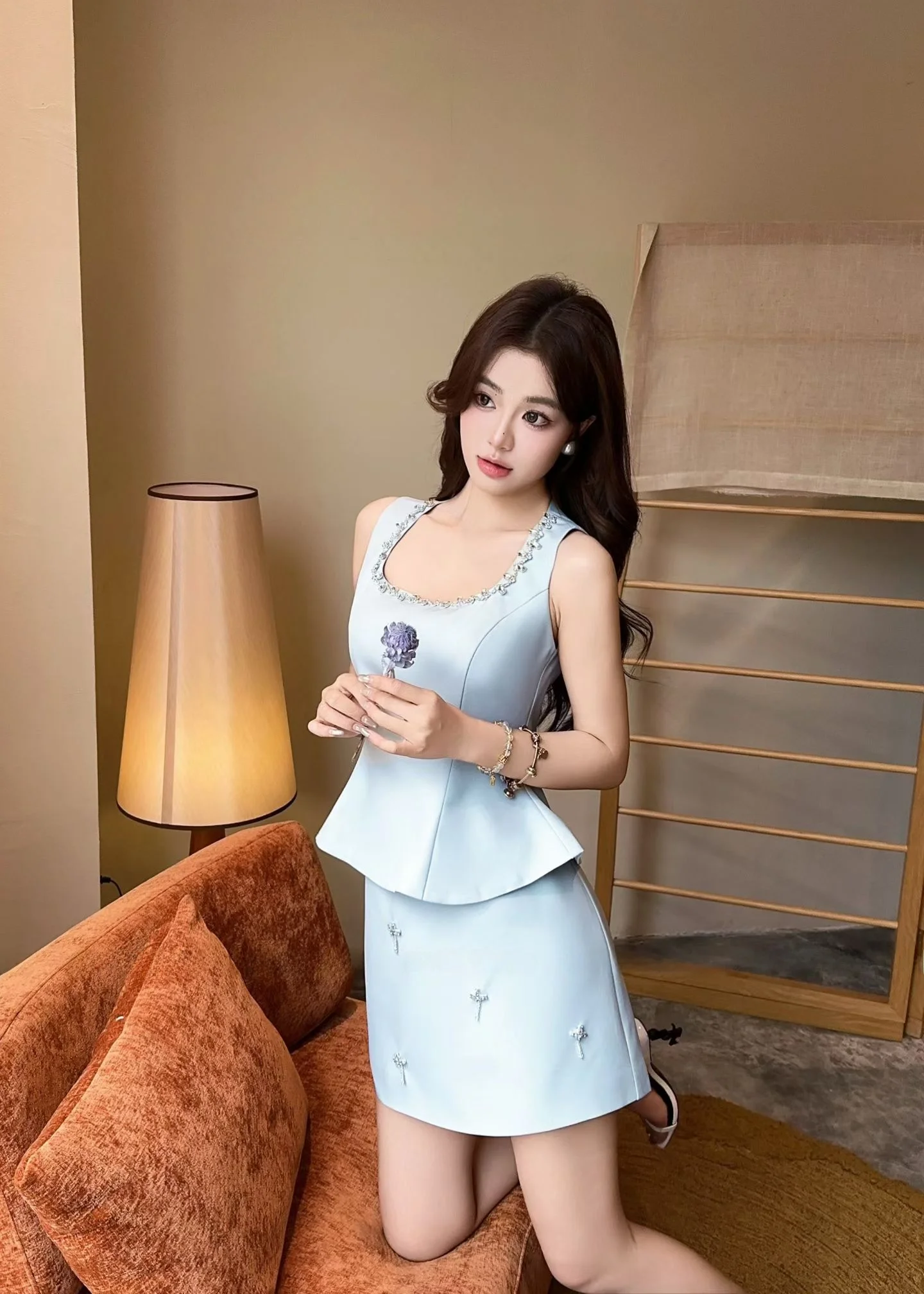 

2026 New Women's Commute OL Faionable Two-Piece Set Diamond Embellied round Ne Svel Waist-Cinched Top Skirt
