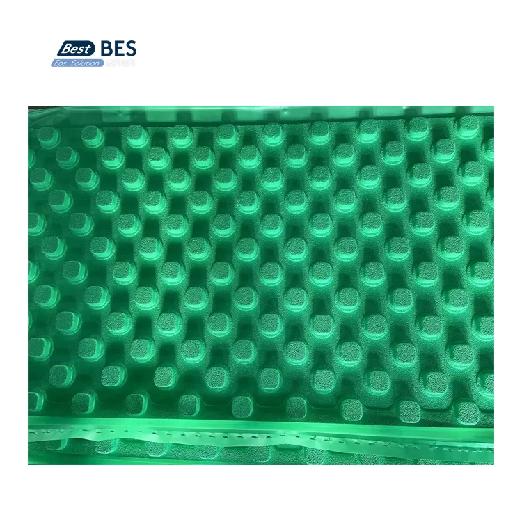 BES Copertura automatica della pellicola Laminazione del pannello di riscaldamento a pavimento Pannello in schiuma EPS Macchina per formare sottovuoto in plastica per pavimenti riscaldati