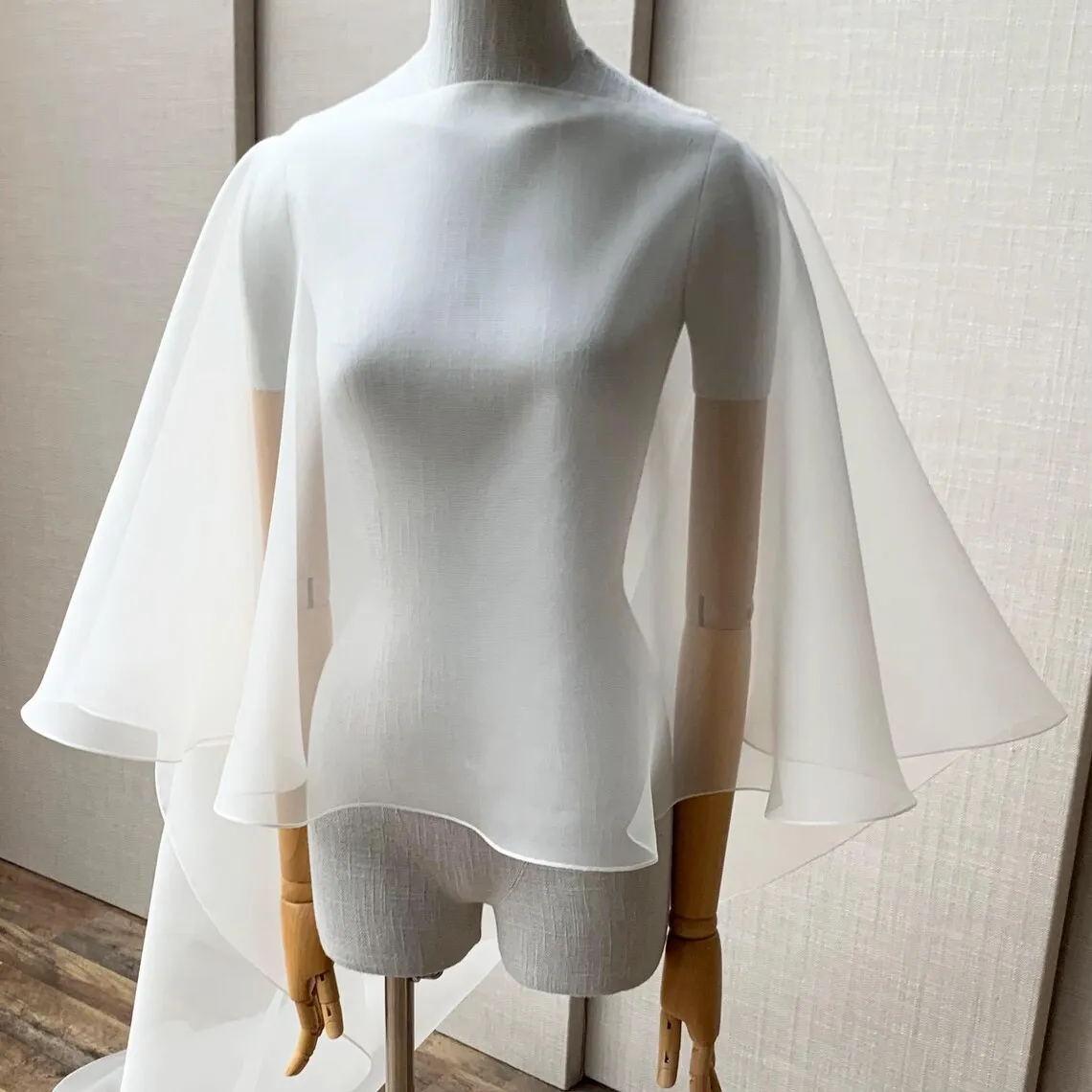 Customized Organza Wedding Wrap Bride Cloak Bridal Coat Women Formal Party Shrug Special Occasion Capes