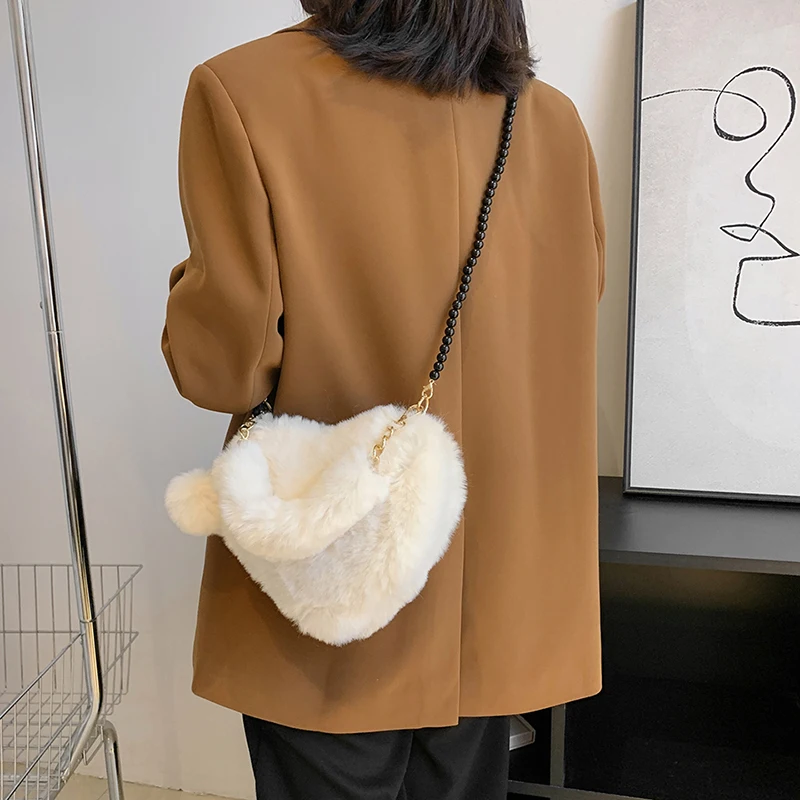 

Heart-shaped Fluffy Bags For Women Beading Plush Clutch Bag Soft Furry Tote Bags Small Luxury Designer Handbag Fur Shoulder Bag