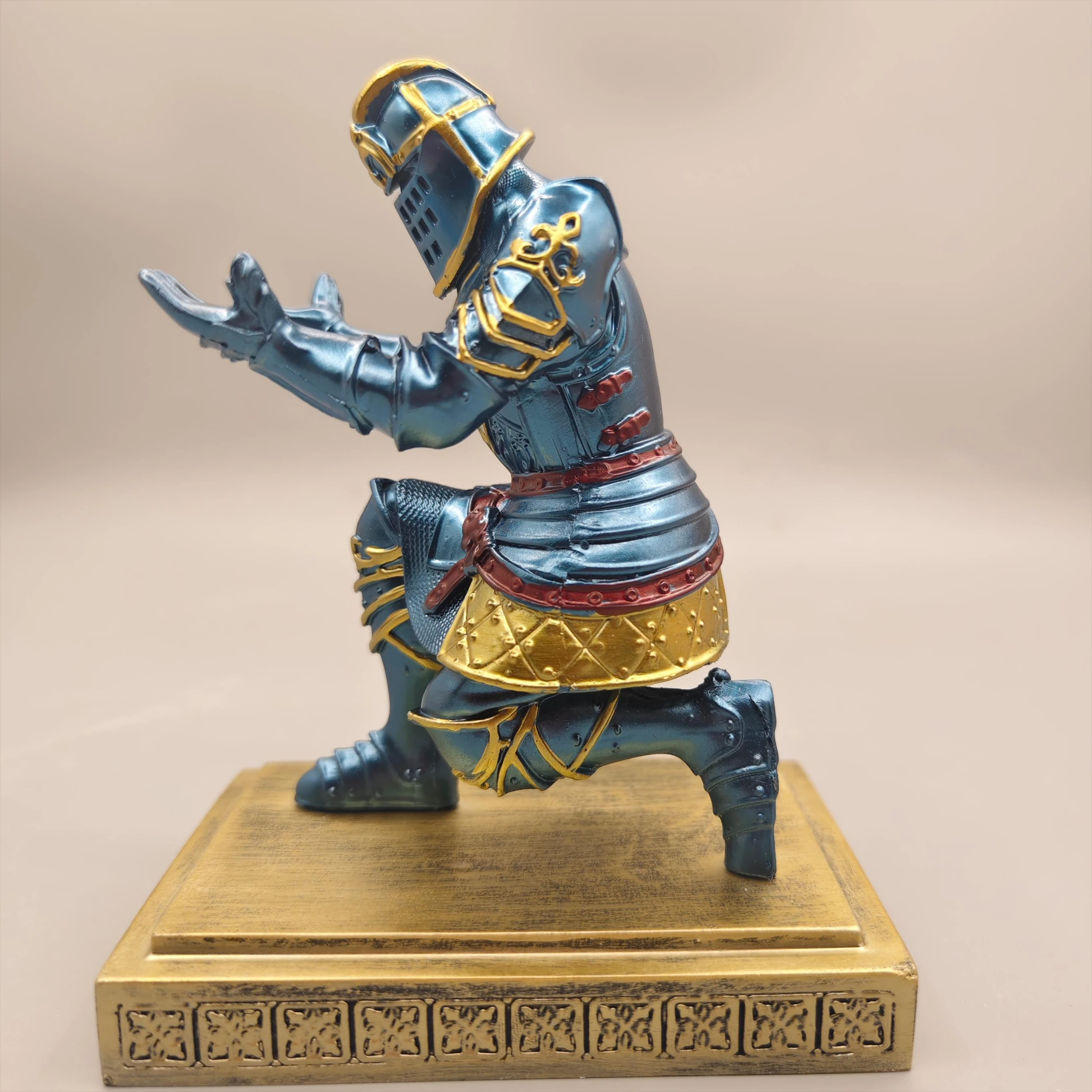 

Подставка для ручек, доспехи, креативный держатель для ручек, украшение для часов для мобильного телефона, настоящий кабинет, подарок.