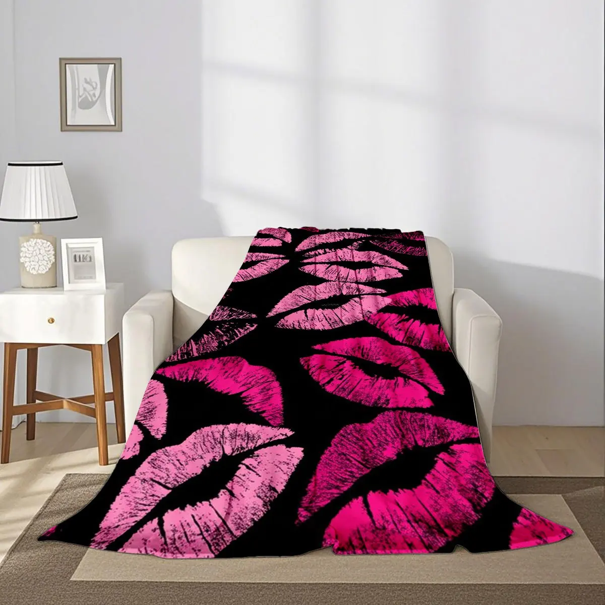 A Soft And Cozy Flannel Blanket That Is Gentle on The Skin And Non-Irritating, Featuring a Stylish And Sexy Theme with Pink Lip