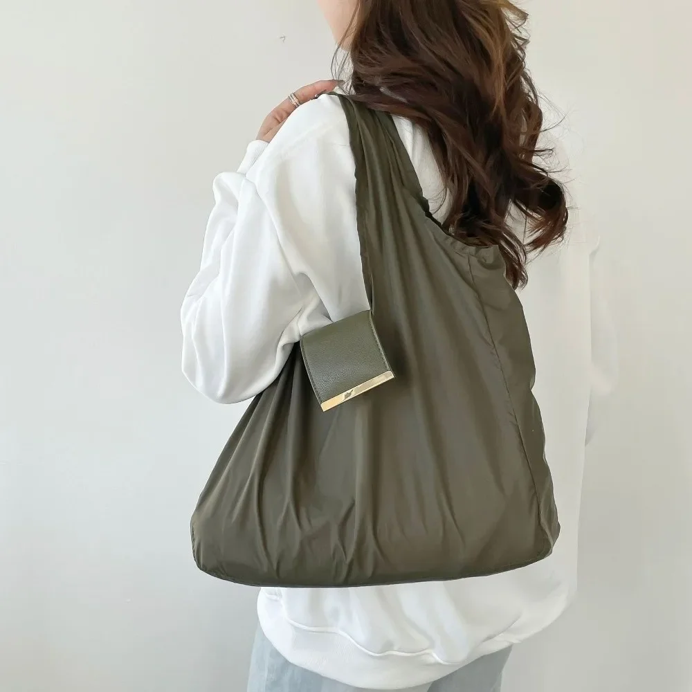 

Portable Mini Keychain Tote Bag Foldable with Key Ring Shopping Bag Large Capacity Expandable Handbag for Travel