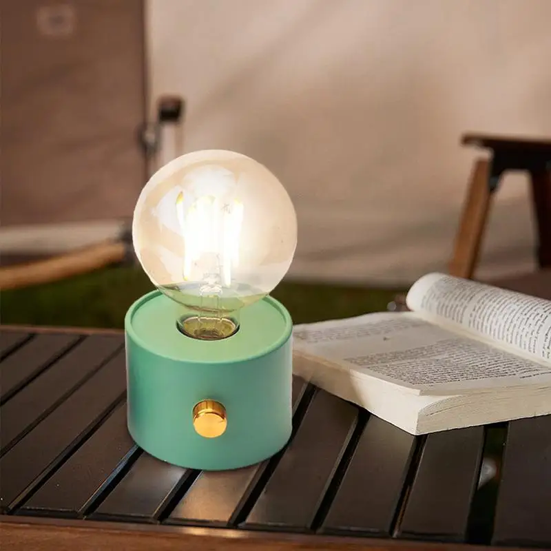 

LED Camp Light Antique LED Lantern Creative Desktop Atmosphere Light Decorative Bedside Table Lamp Retro Camping Lamp For Indoor